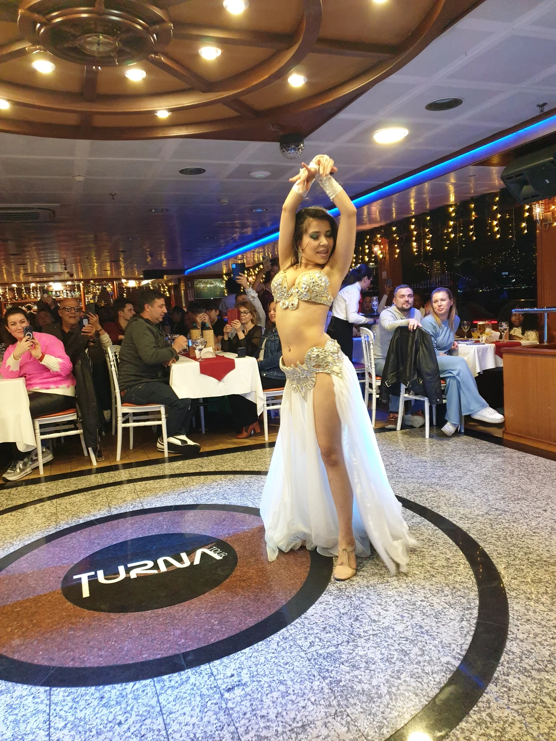 По вечернему Босфору на круизном лайнере (Татьяна)