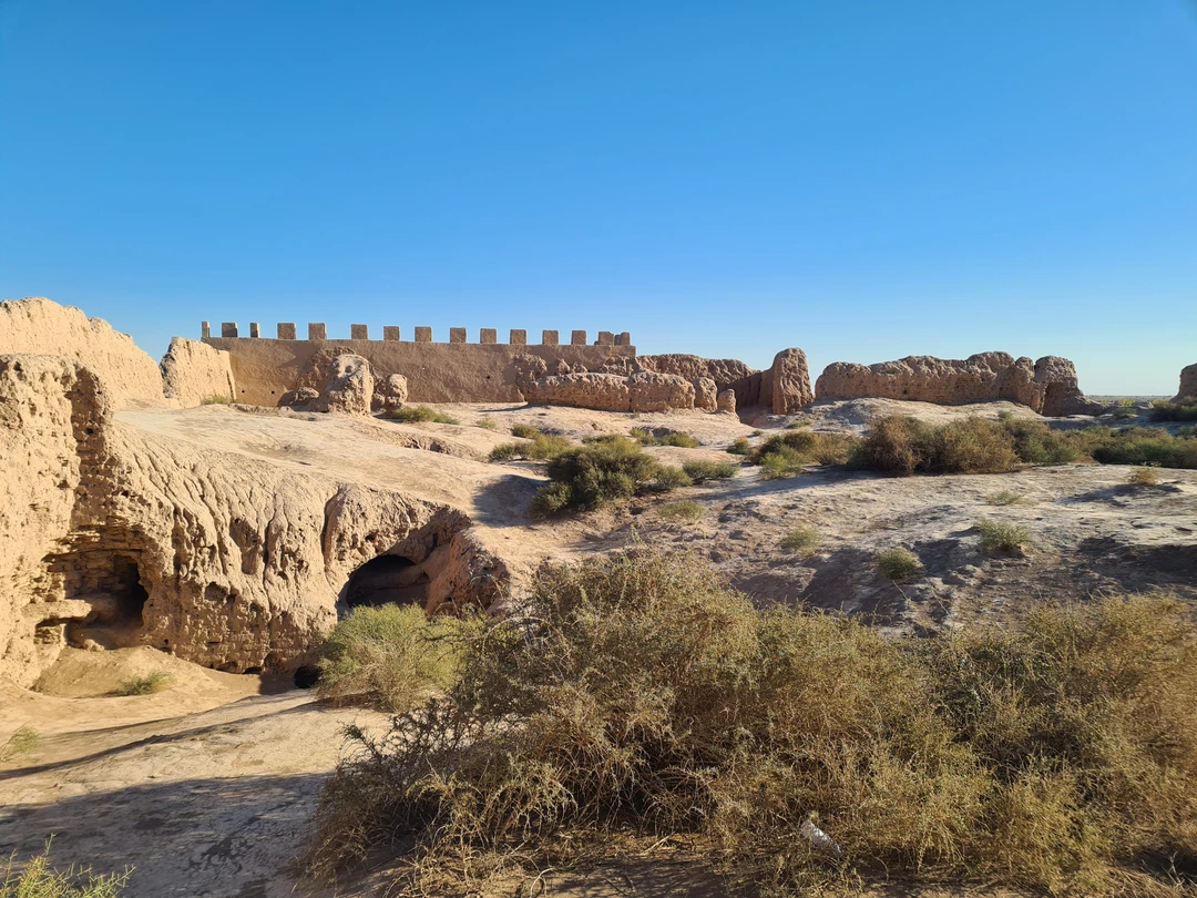 Древние крепости пустыни Кызылкум из Хивы (Надежда)