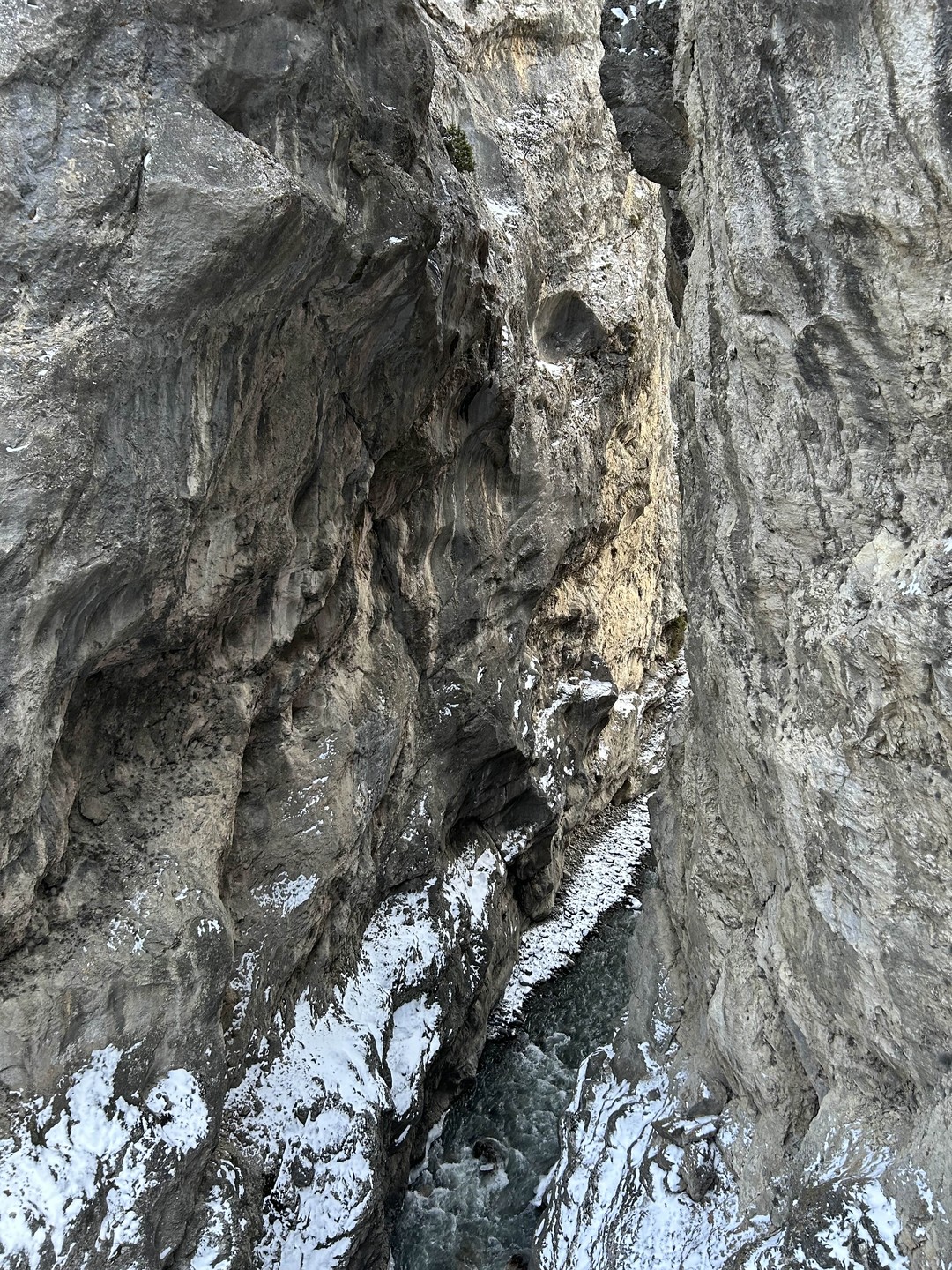 Прекрасная экскурсия! Очень повезло с погодой. Виды потрясающие. Кармадонское ущелье очень впечатлило. В Северной Осетии тоже очень красиво