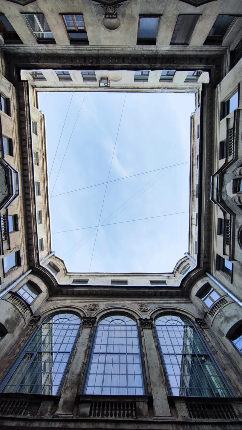 Секреты Петроградской стороны: дворы-колодцы, парадные и доходные дома (Евгений)