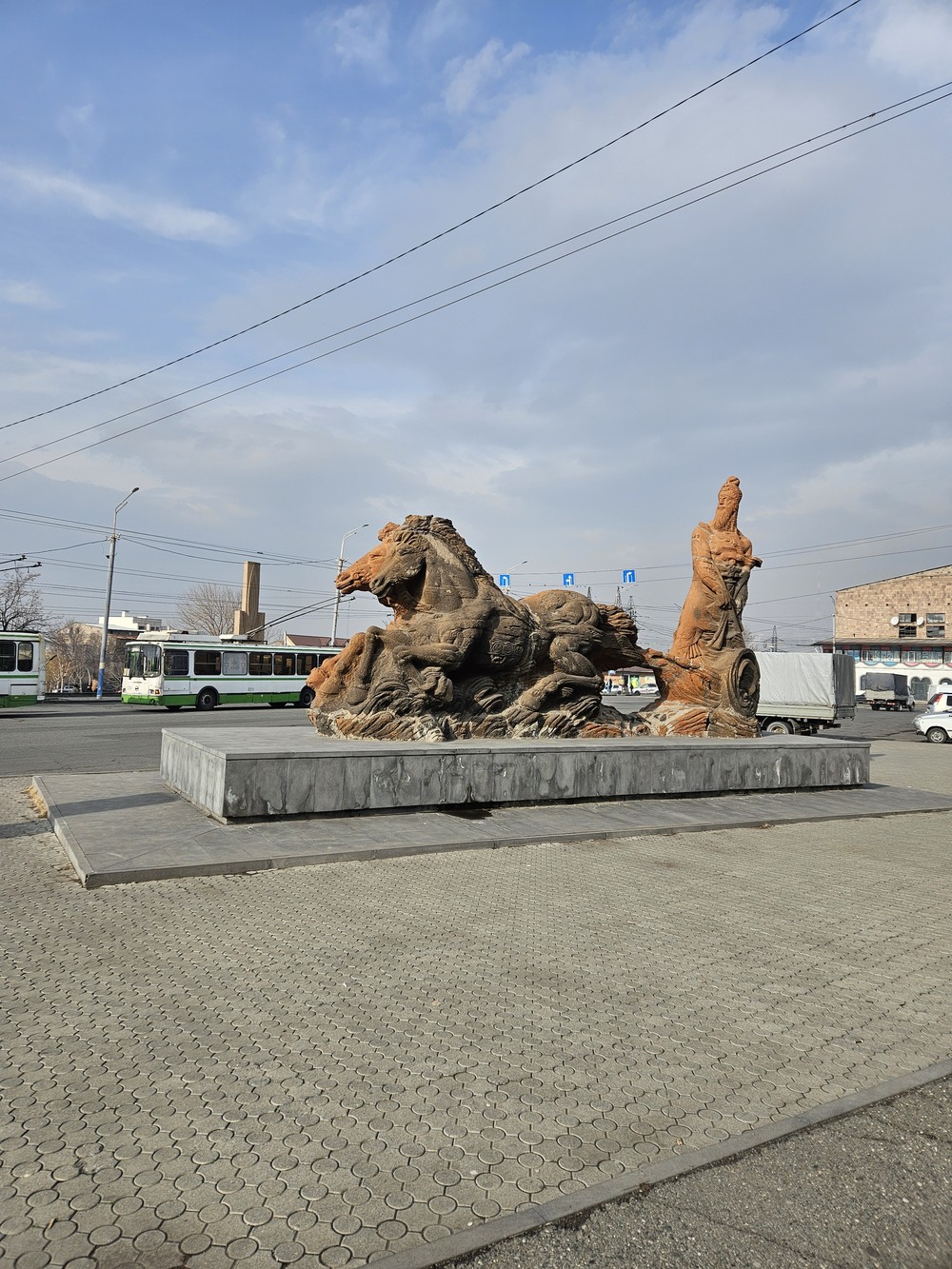Фото 3 в 1: крепость Урарту, обзорная прогулка по центру и вкусности на рынке