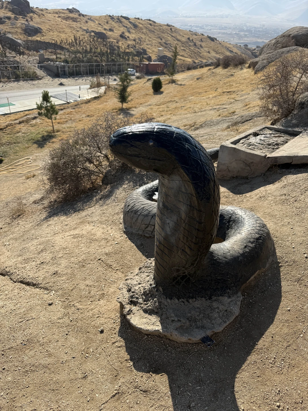 Нашим гидом был Бахтиер, воспитанный, интеллигентный парень, который знает то, о чем рассказывает. Чувствуется, что человек