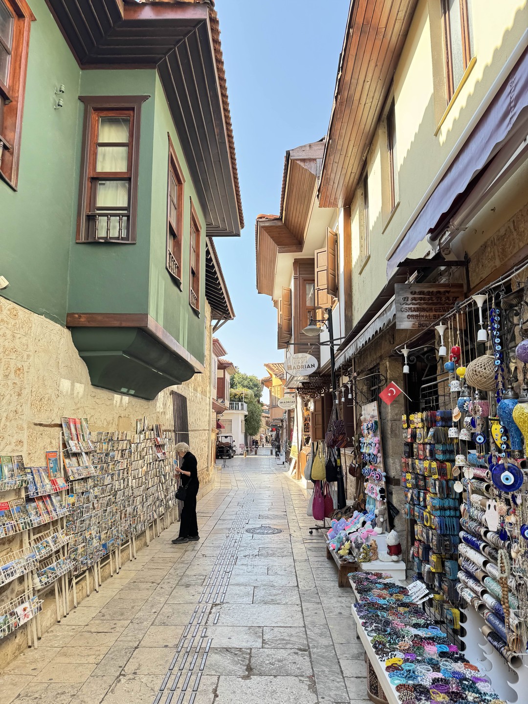 Экскурсия понравилась своим спокойным и размеренным темпом. Прогулка получилась приятная и познавательная. По мимо своего материала