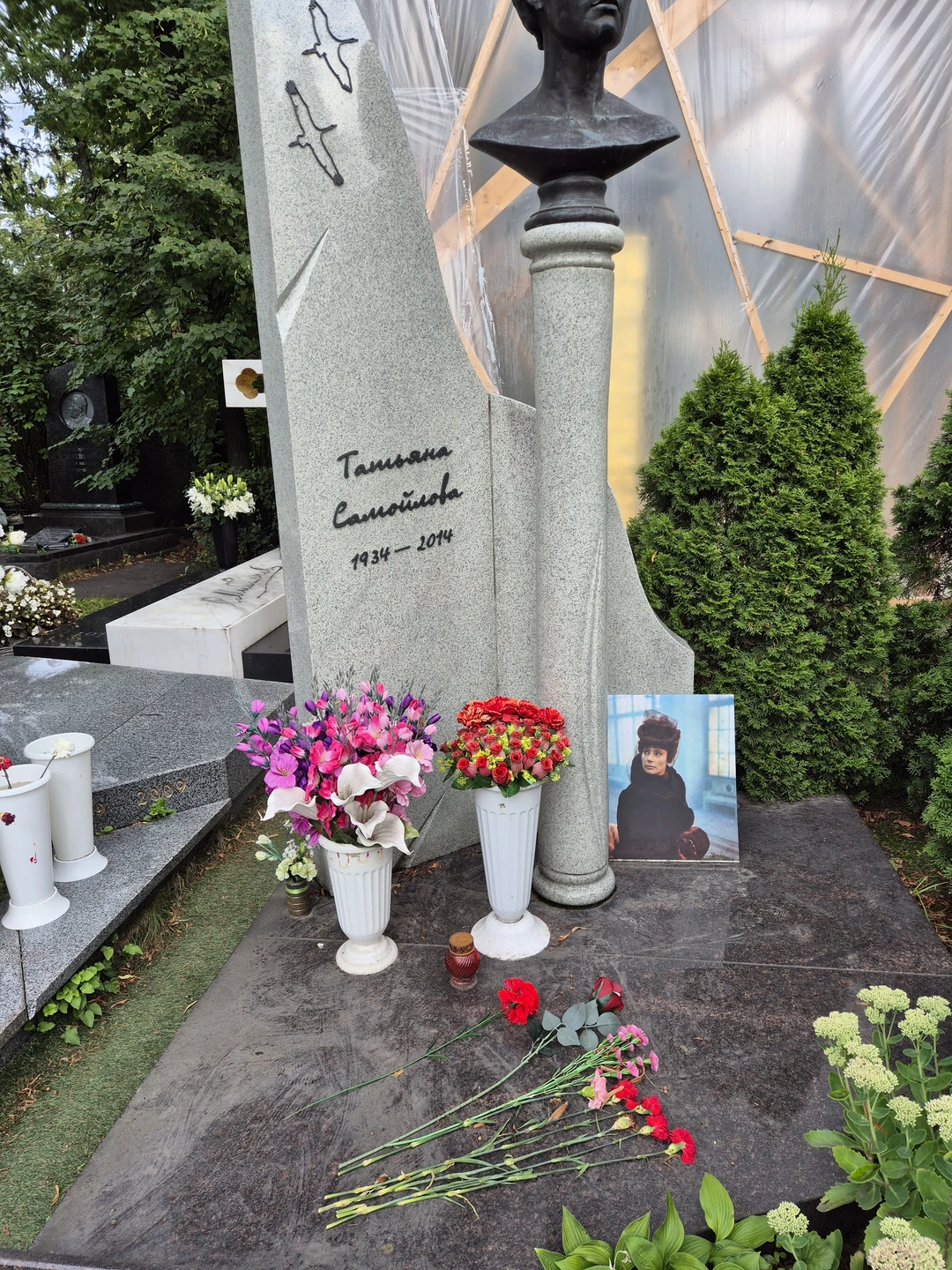 Новодевичье кладбище и его главные скульптуры (Елизавета)