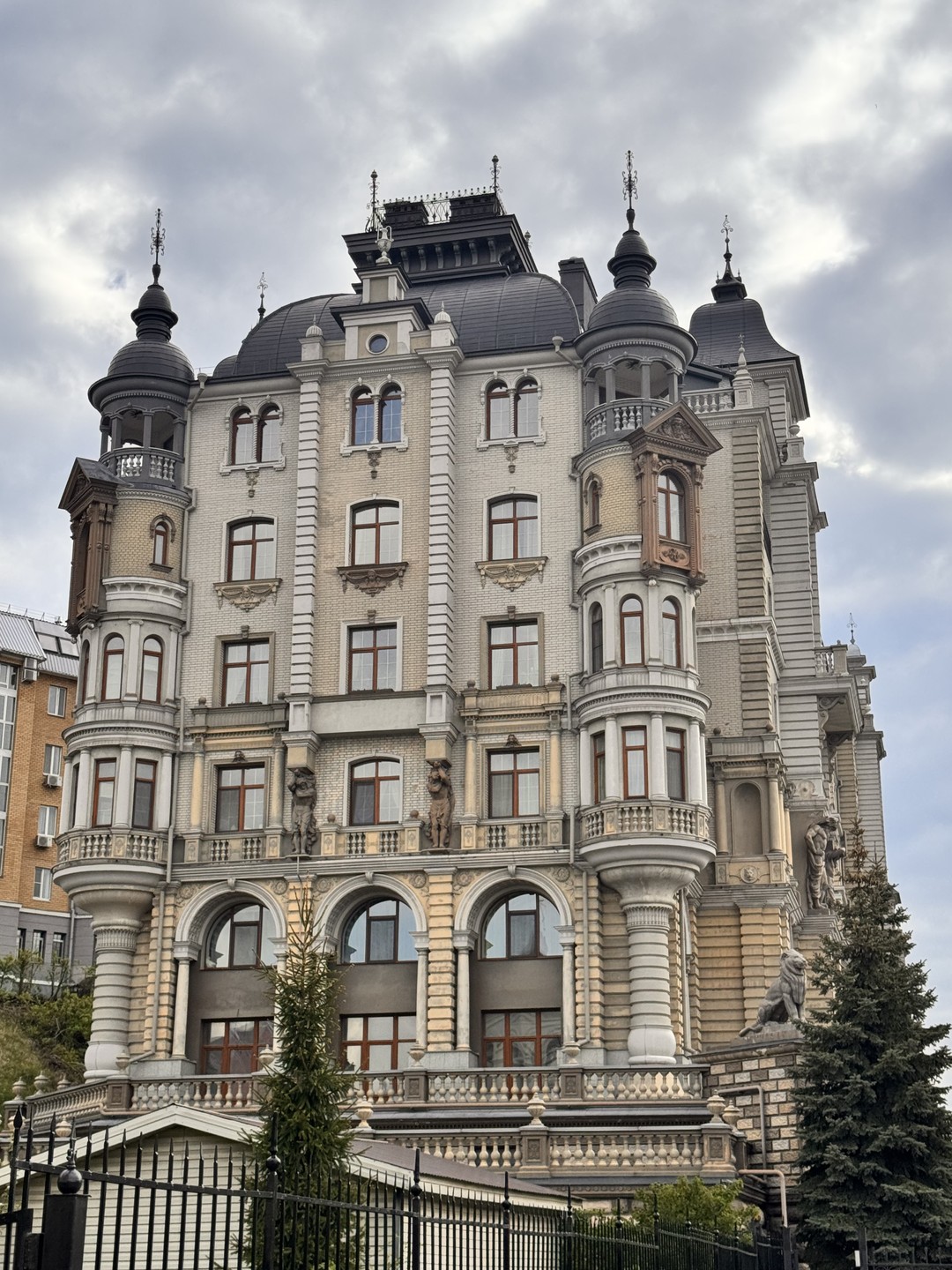 Все супер, интересно слушать рассказчика. Интересный маршрут!