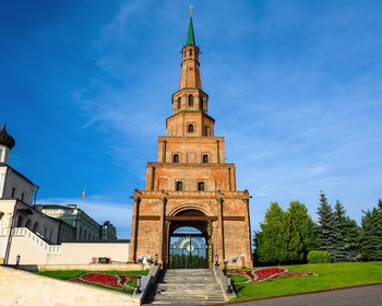 Казанский кремль, мастер-класс по арабской каллиграфии, экскурсия с VR-очками, вечерняя прогулка и рисование светом