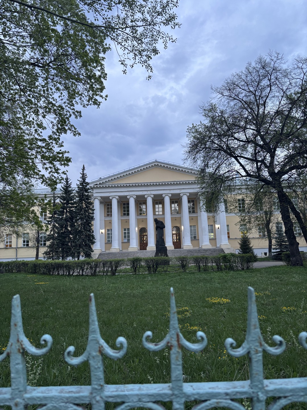 Два часа на одном дыхании, очень познавательно, гид держит публику все время прогулки, отличный маршрут было