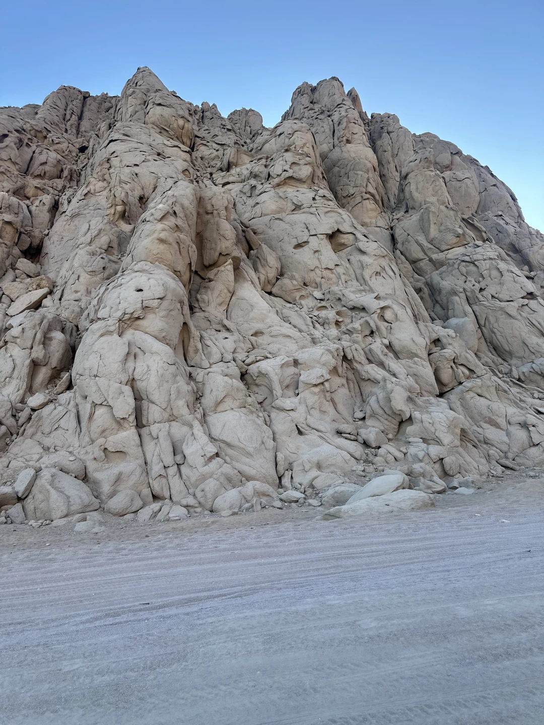 Очень хорошая организация, поездка впечатлила, атмосферно, но очень мало по времени, нам не хватило. Лучше брать