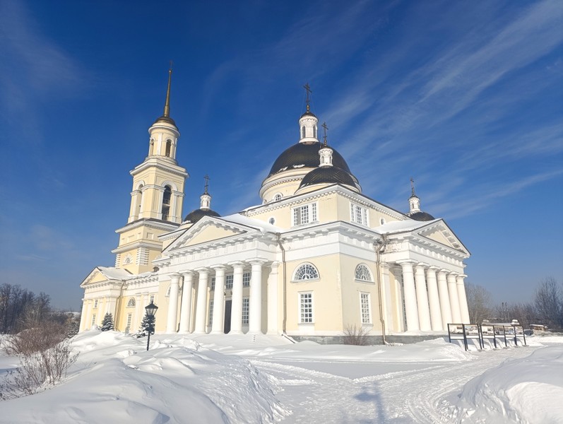 Экскурсия великолепная! Максим обладает широким спектром знаний, локации все интересные, материал познавательный. Комфорт и безопасность на