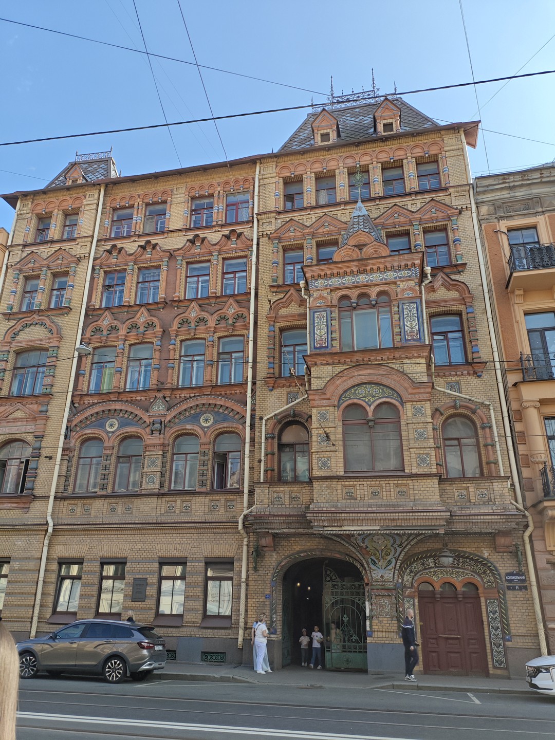 Комбоэкскурсия по Питеру: подъём на крышу + променад по дворам и парадным (Анастасия)