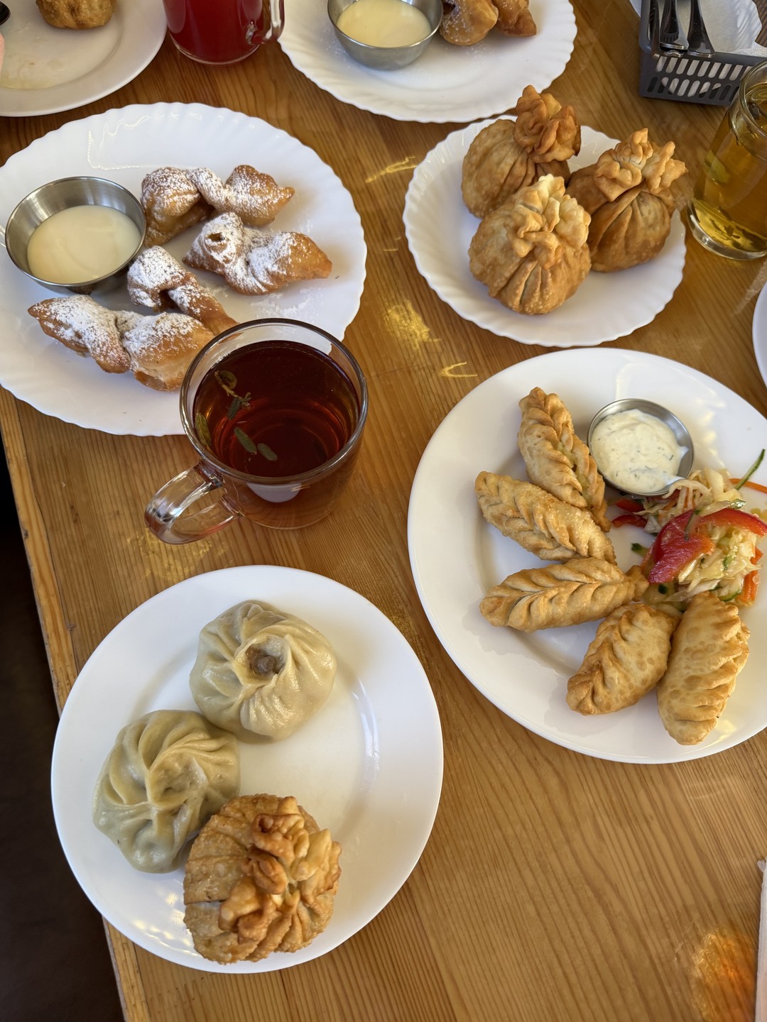 Очень понравилась поездка: комфортный транспорт, очень содержательные и интересные рассказы гида. Повезло с погодой, увидели Саяны