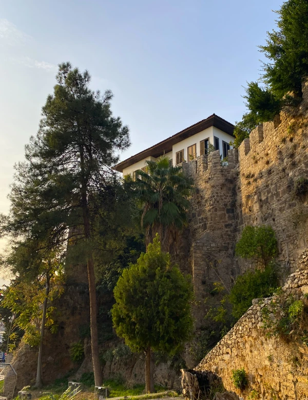 Открывая Анталью: вчитаться в город и влюбиться в детали