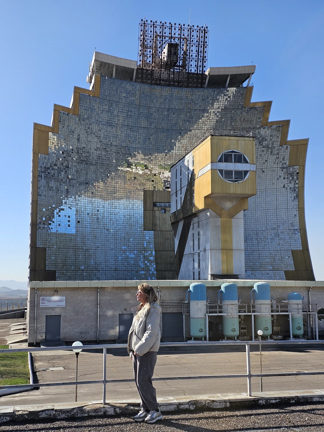 Экскурсию нам проводил гид Игорь 22 февраля. Экскурсия была очень интересная, познавательная, проведена с юмором. Человек