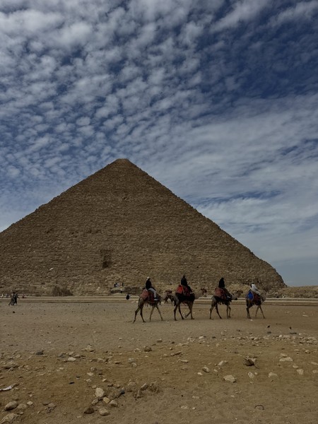 Нас ездило 3 человека. Организовали индивидуальный трансфер + индивидуальную экскурсию. Гид Шериф — шикарный экскурсовод. Рассказал