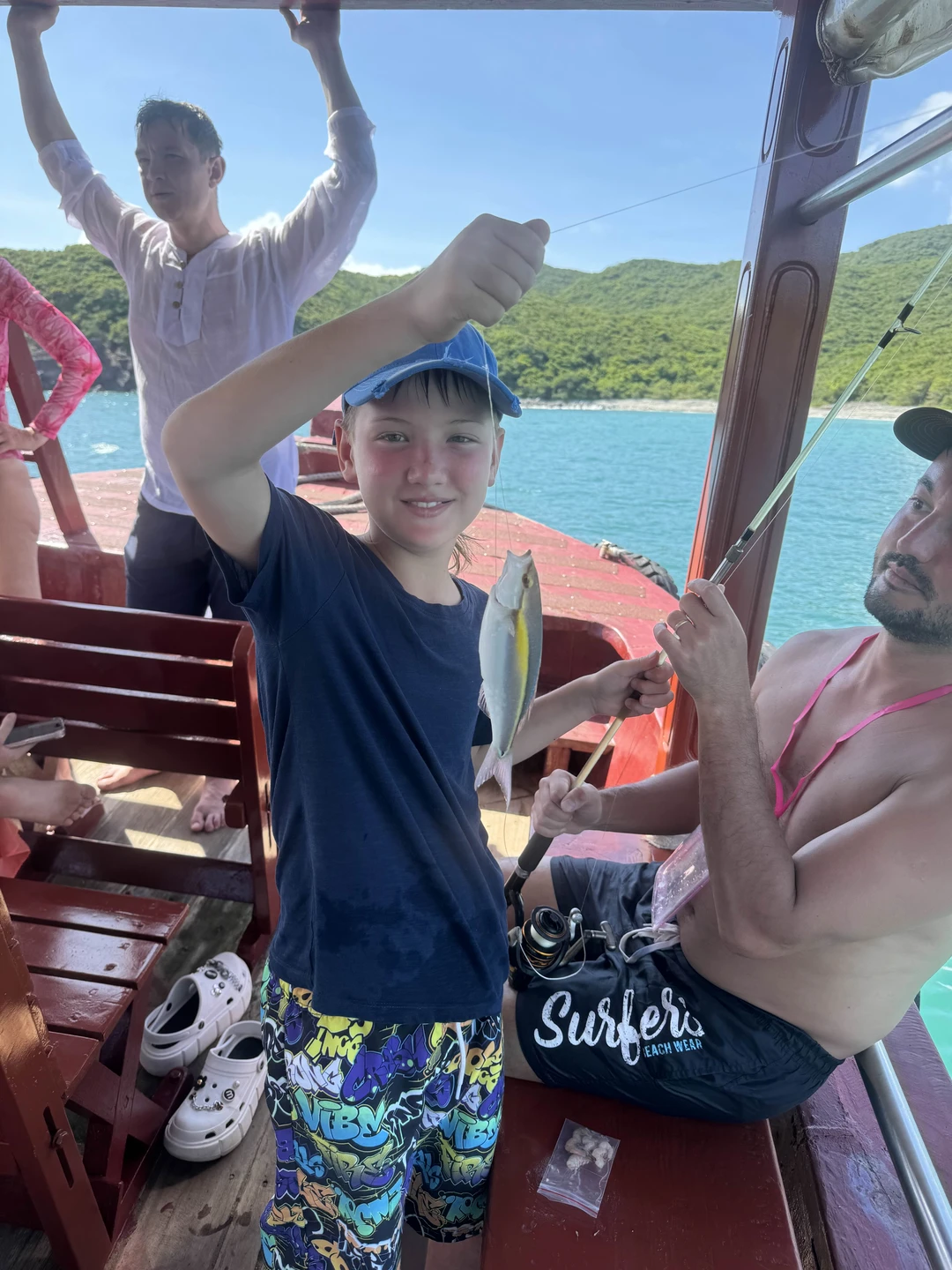 Благодарим Сергея за великолепное путешествие! Программа интересная и насыщенная! Ребенок поймал несколько красивых рыб) впечатлений куча!