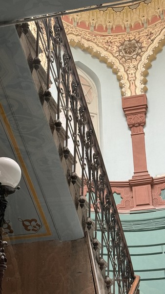 Экскурсия великолепная! Максим, по-моему мнению, экскурсовод экстра класса, супер профессионально, и при этом очень интересно, логично