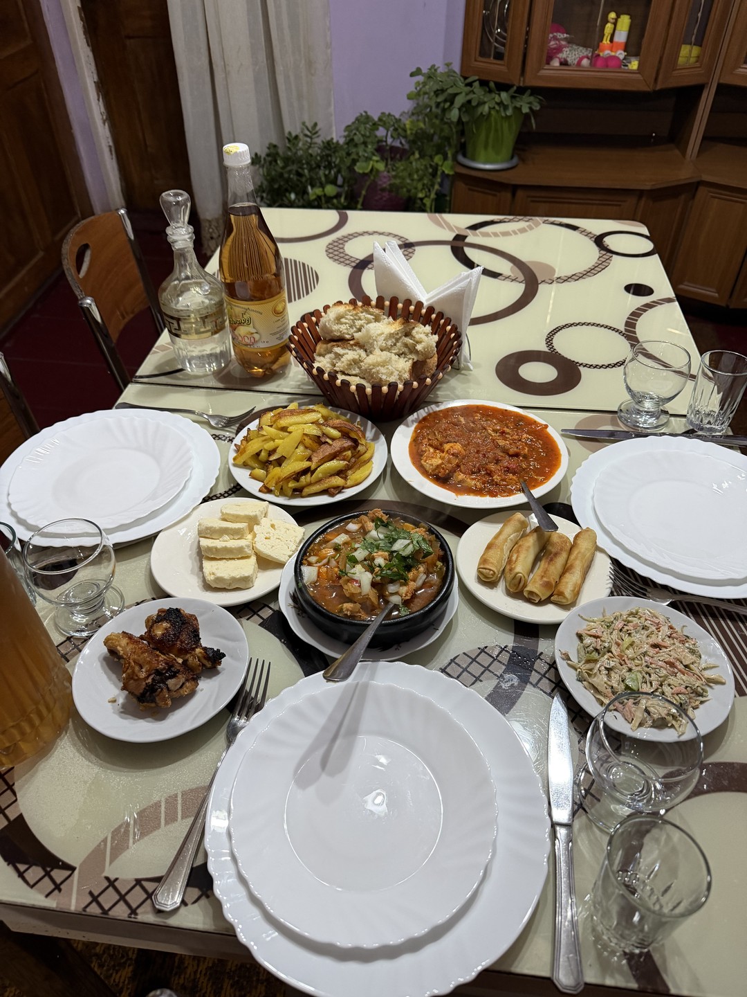 Отличная экскурсия! Был дождливый день, я единственная забронировала экскурсию, но поездка всё равно состоялась. Посмотрели горы