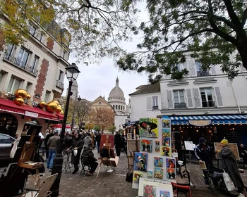 Прибытие, автобусная экскурсия по Парижу, размещение в отеле