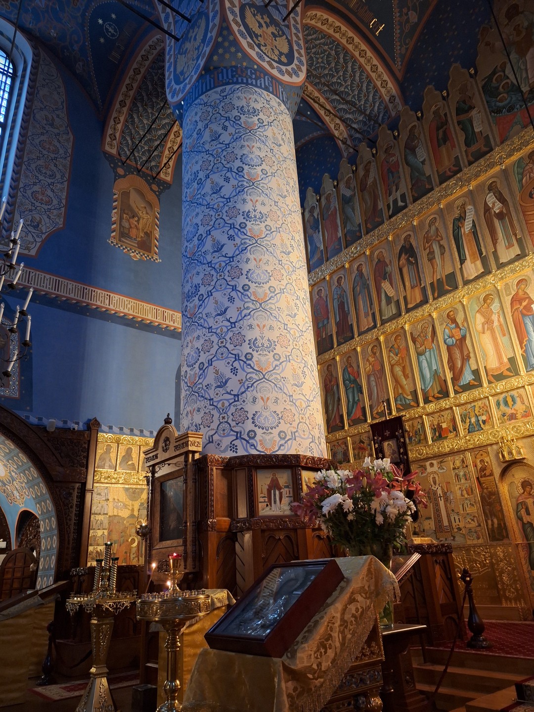 Экскурсовод Максим был очень вежлив, увлекательно рассказывал, добавляя интересные факты