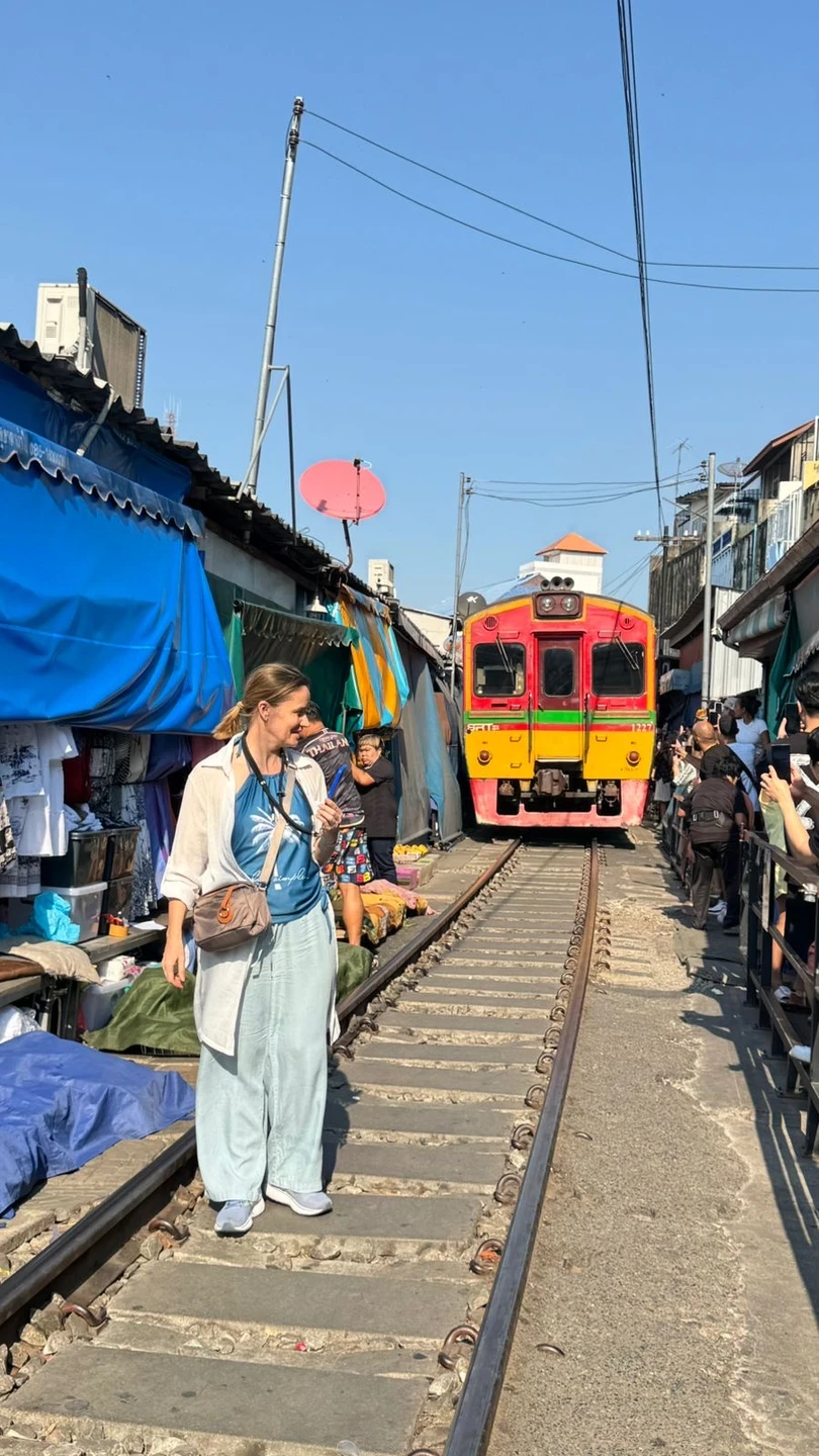Нас сопровождала гид Роза. Поездка очень понравилась. Программа достаточно насыщенная-много локаций, интересный рассказ. А поезд на