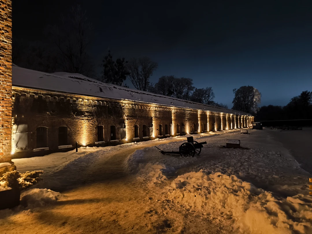 Денис провел отличную ночную экскурсию для нашей группы, рассказал об истории возникновения и жизни форта #11