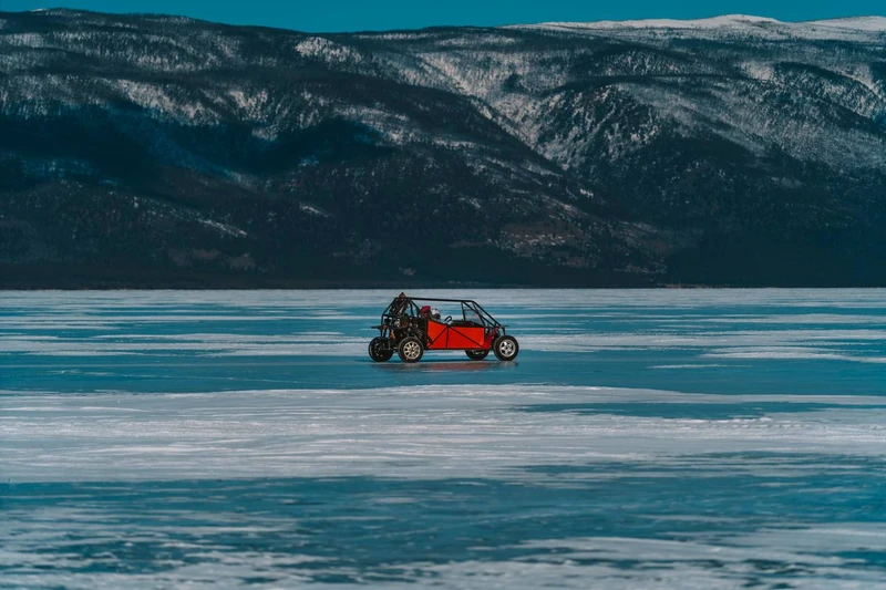 На велосипедах, коньках и багги: покатушки по льду Байкала в мини-группе и весь Ольхон