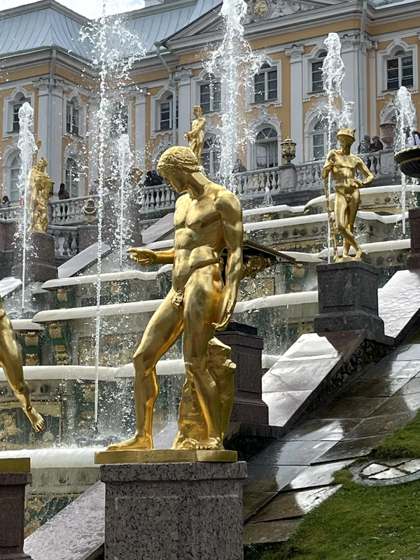 Петергоф и Кронштадт за один день