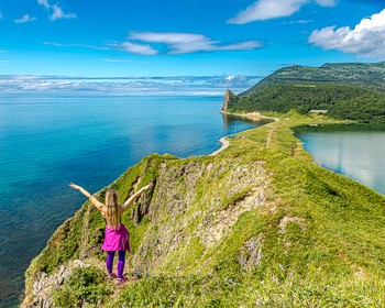 Вулкан Менделеева, фумарльные поля и мыс Столбчатый