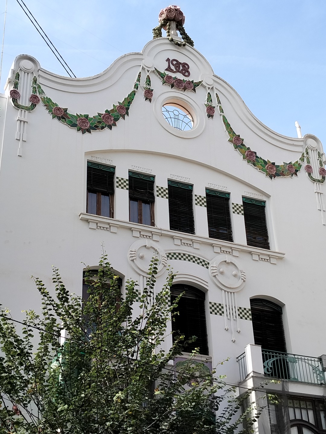 Очень люблю модерн, было интересно посмотреть, как он реализован в Валенсии. Экскурсия насыщенная и интересная, увидели