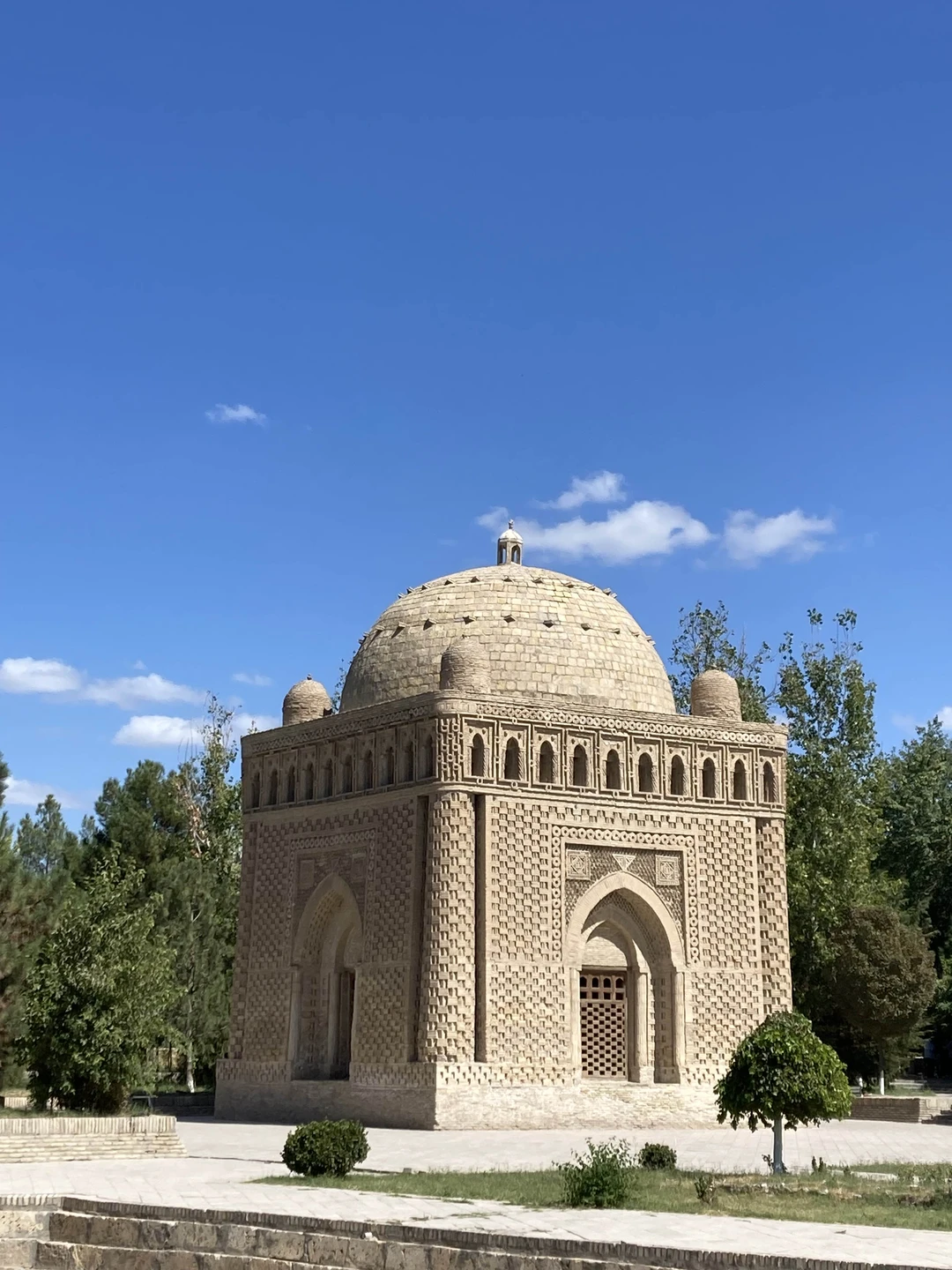 Экскурсия Ильдара подойдет заинтересованным в истории и архитектуре путешественникам. Мне очень понравилась интерактивность экскурсии: Ильдар задавал