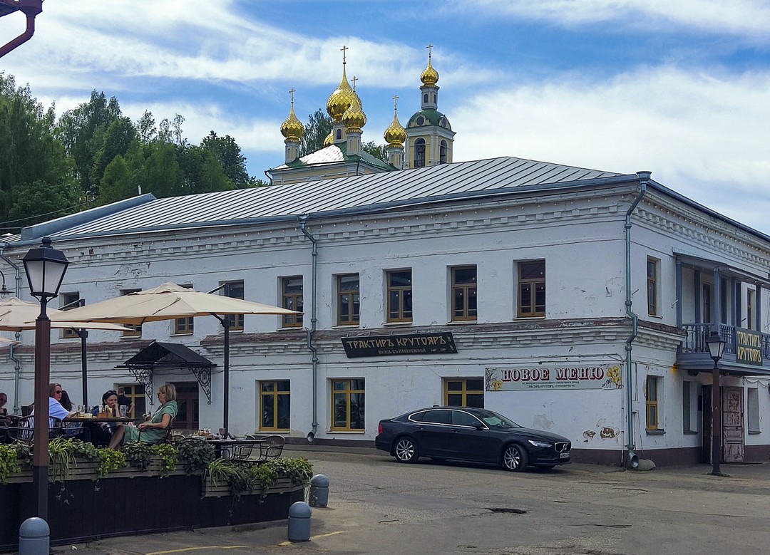 Я с женой и ещё одной семейной парой довольно часто путешествуем вместе по разным интересным местам