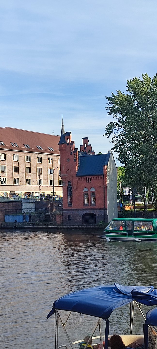 Сергей очень креативно подошёл к выбору маршрута. Все топовые объекты которые находятся в центре мы могли