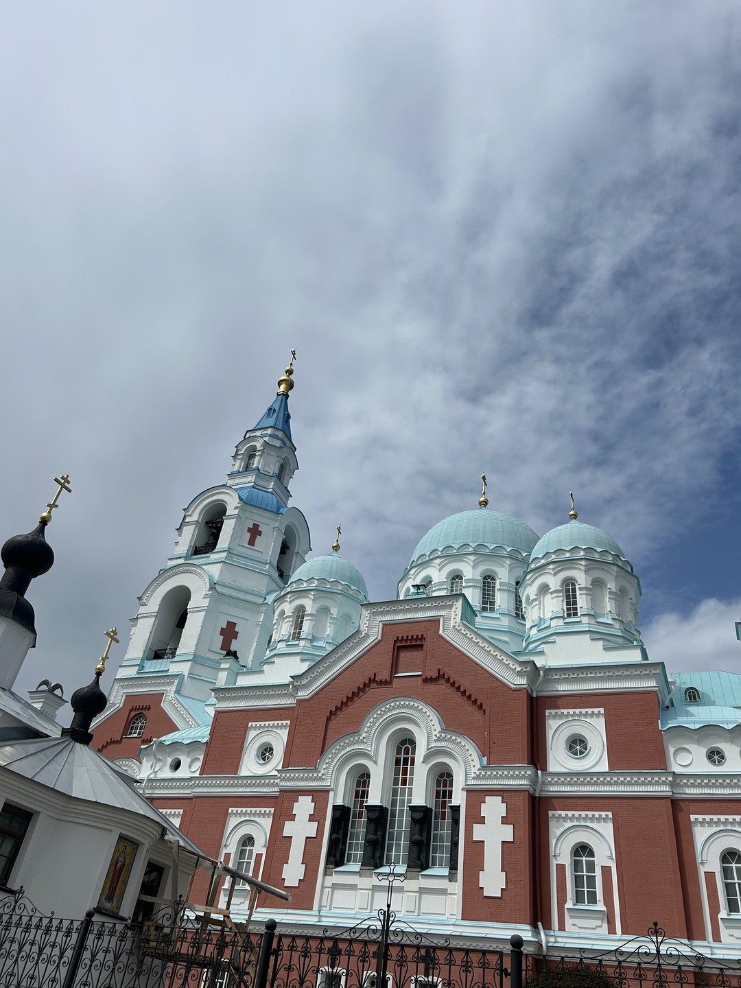 Хочу выразить огромную благодарность нашему капитану Сергею, катеру «Феникс» и « трипстеру» за наше необыкновенное путешествие