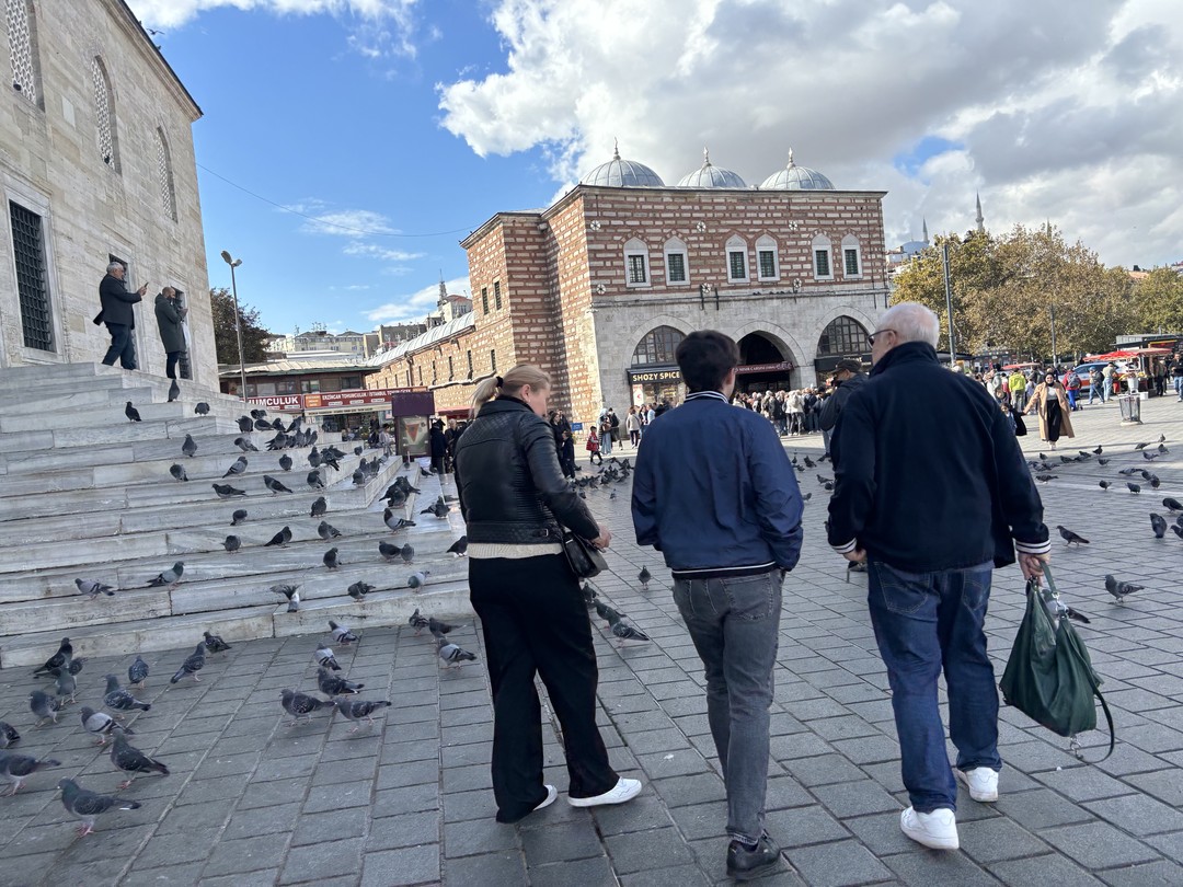 Были на экскурсии с гидом Лиля. Новое место, незнакомый человек - всегда волнительно, нет уверенности в