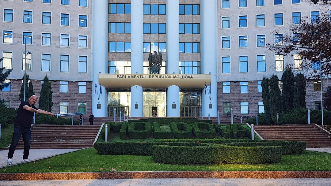 Понравилось. Даже очень. Инна дипломированный и интересный экскурсовод любящий свой город. Экскурсия проходит практически по всем