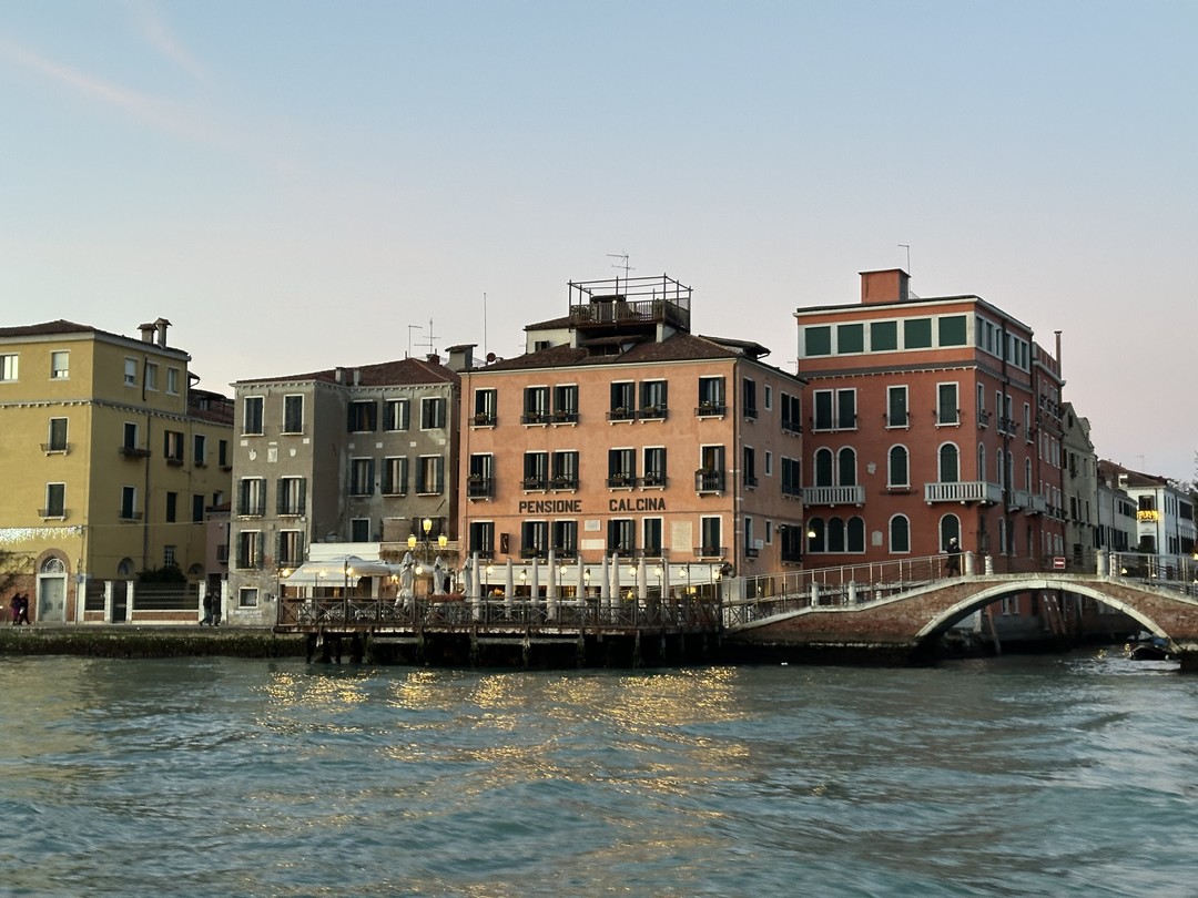 Знакомство с Венецией прошло на высшем уровне через Татьяну! Очень интересно! Очень комфортно с этим человеком на экскурсии! Рекомендую всем!