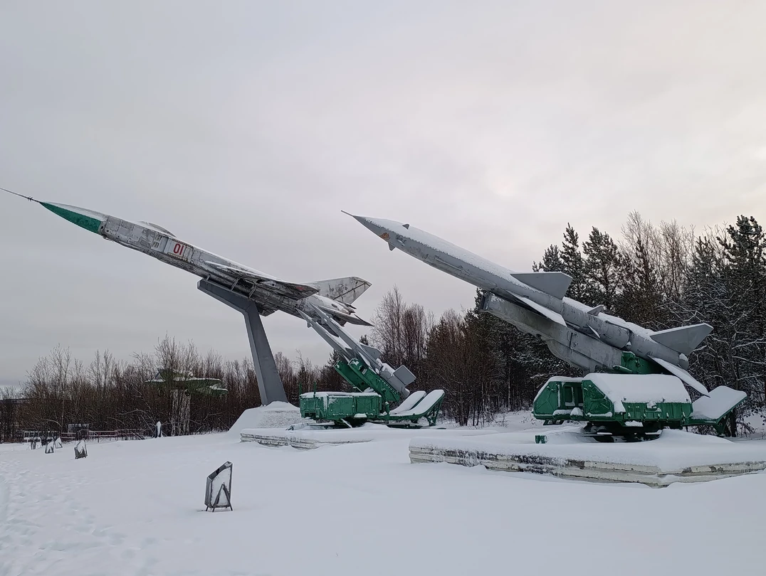 17 ноября экскурсовод Геннадий провёл нам замечательную обзорную экскурсию по Мурманску. Не смотря на не простые