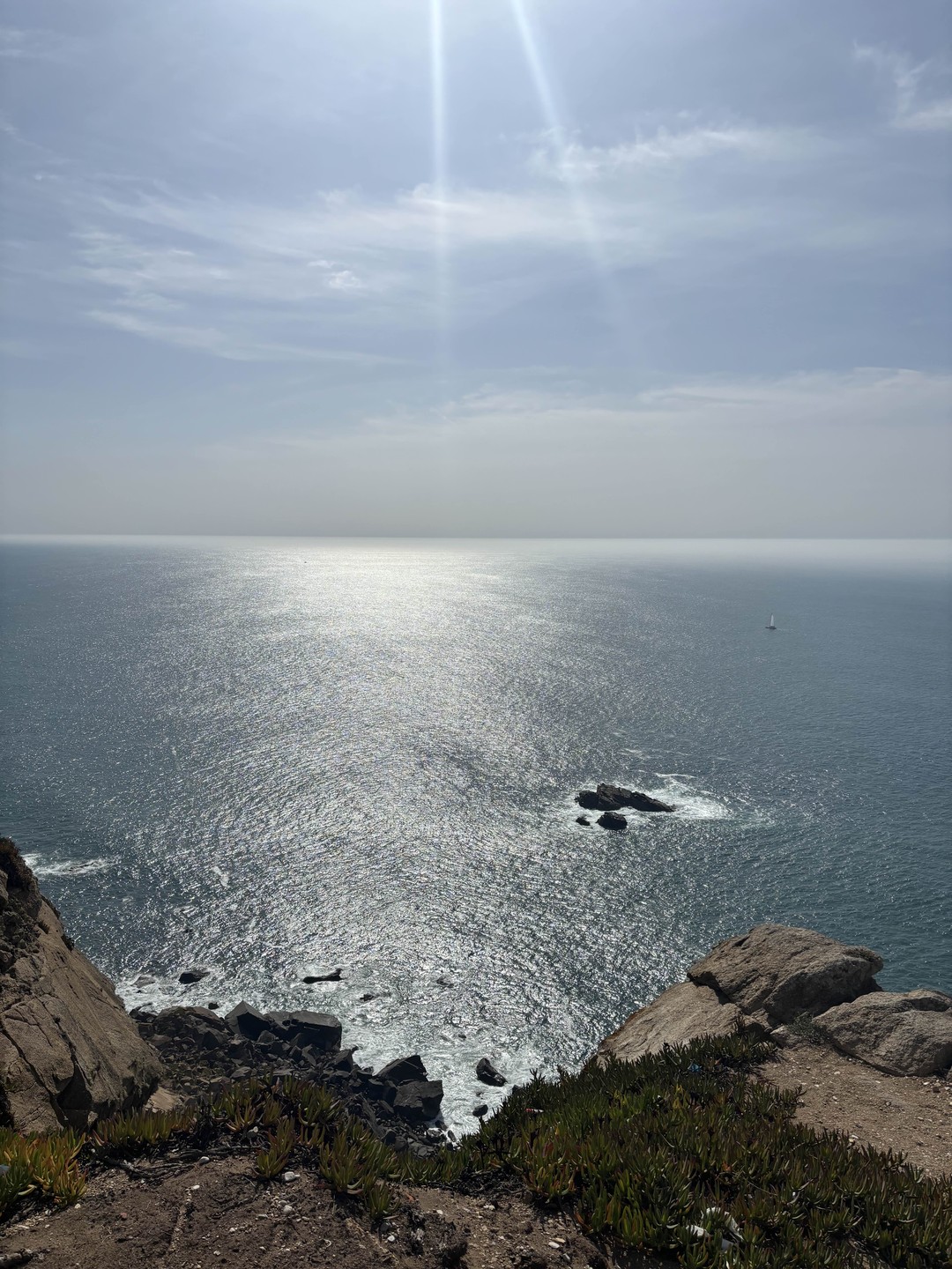 Программа экскурсии невероятно насыщенная, но от такой красоты устать невозможно! Дворцы Синтры, причудливые и завораживающие, мыс