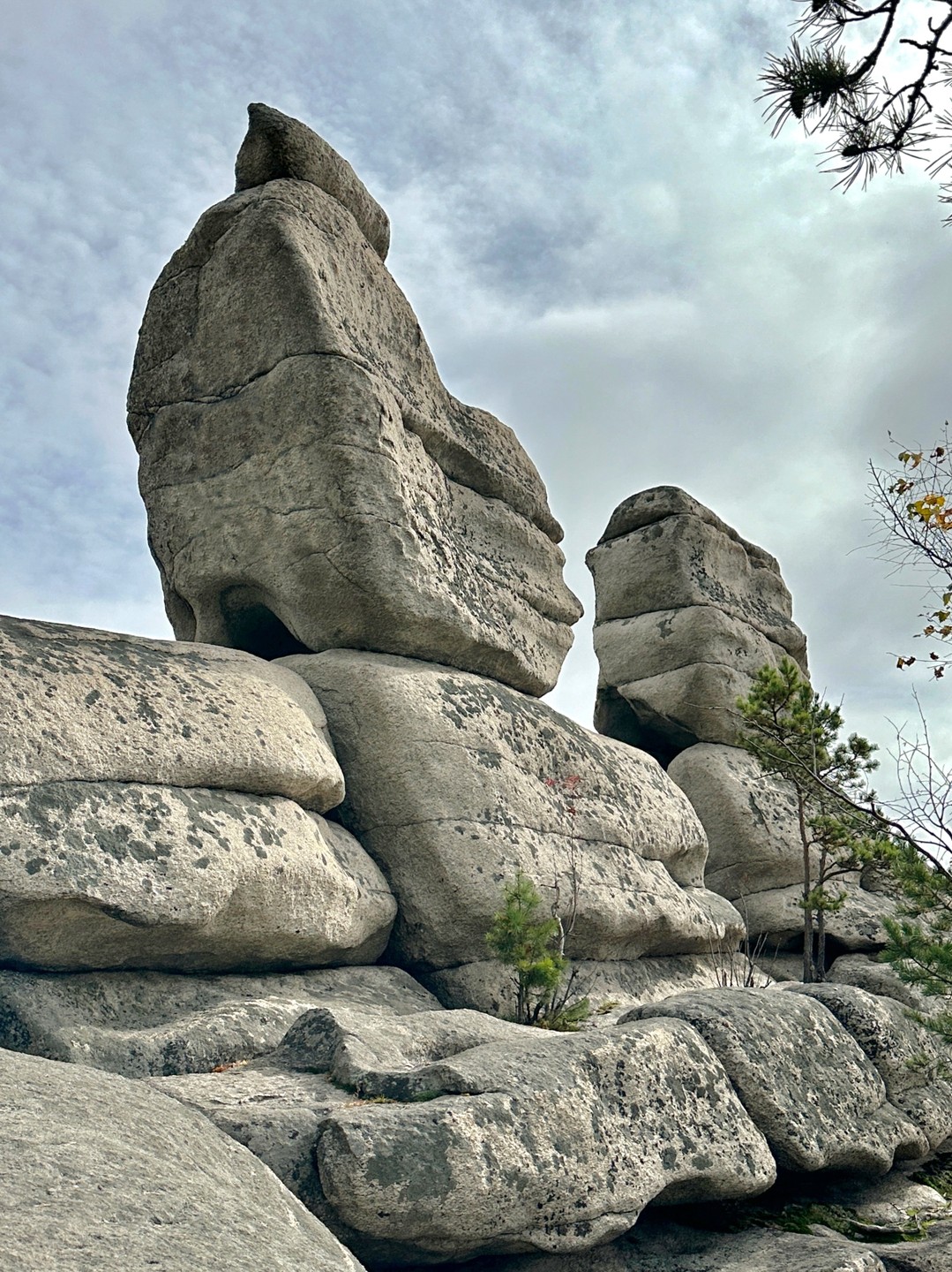 На эту экскурсию мы с семьей ездили 27 сентября. Аракульские Шиханы – это то место, которое