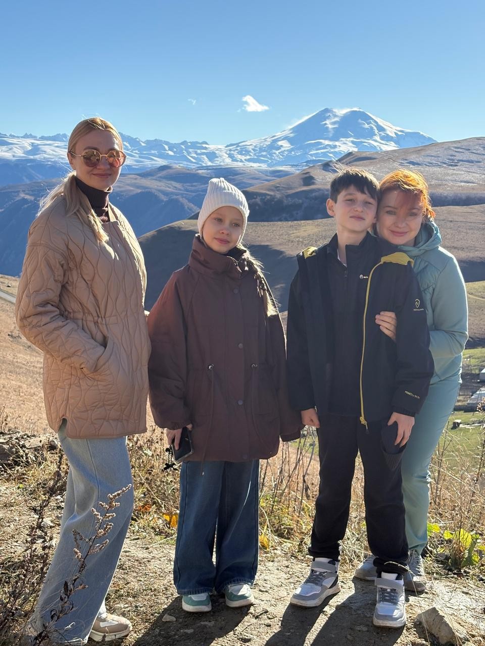 Все понравилось, виды красивые, дорога недолгая. В самой Долине Нарзанов весело покатали на ватрушках на длинной