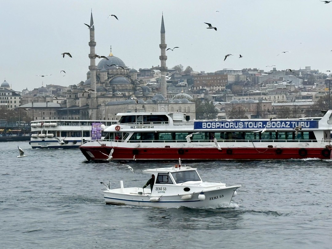 Нам на повезло с погодой,Курбан заранее предупредил и подтвердил, что мы готовы ехать несмотря на погоду.