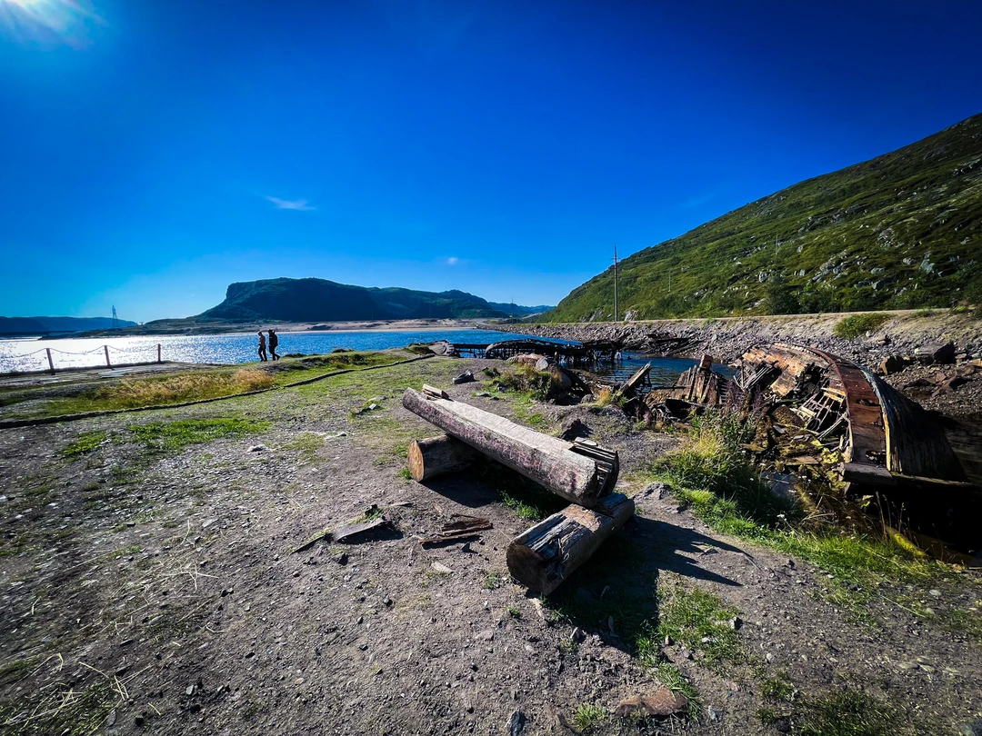 Огромная благодарность Юрию за потрясающую поездку на "край света". Приятный в общении человек, отличный водитель, профессиональный