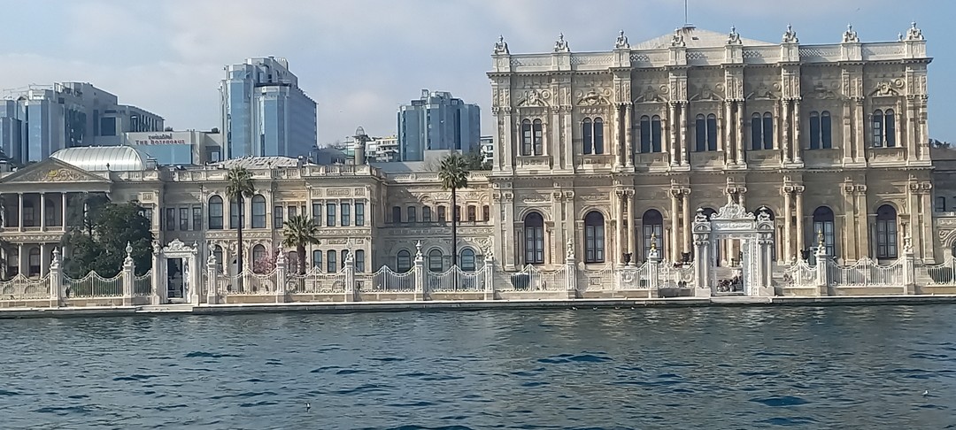 Хочу поблагодарить за экскурсию. Это было великолепно, весело, информативно, много интересных исторических фактов, не почувствовала усталости