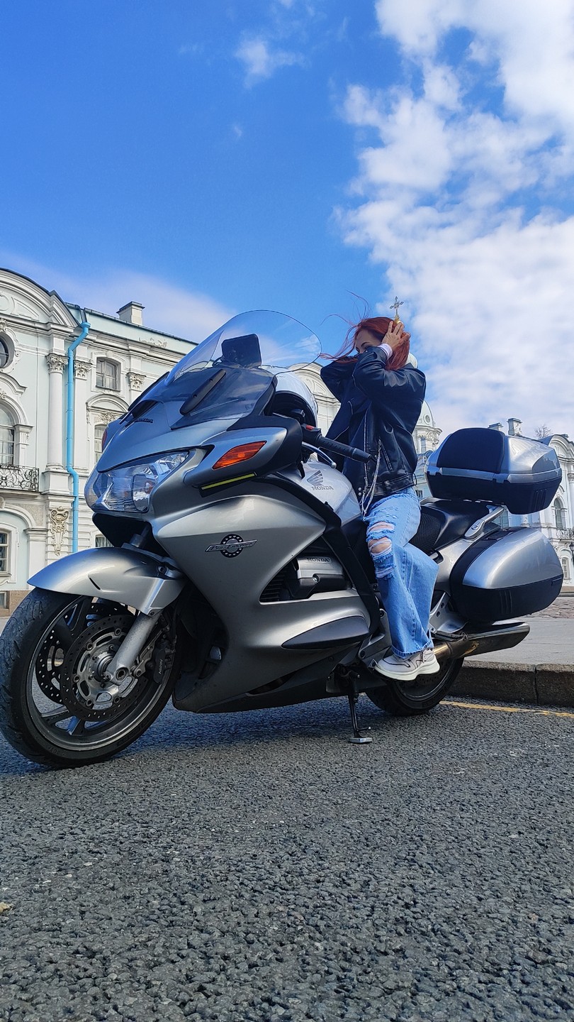Хочу отметить организатора. Был всегда со мной на связи,даже в ночное время принял мою заявку!