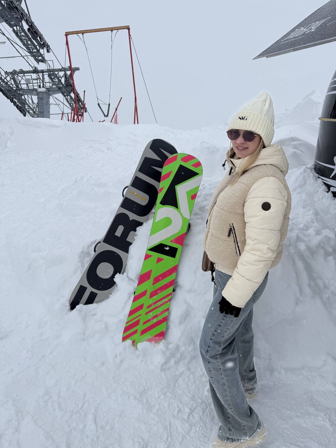 Были на экскурсии на Эльбрус, озеро Гижгит+поляна нарзанов. Встретил нас гид Михаил, приехал прямо к нашему