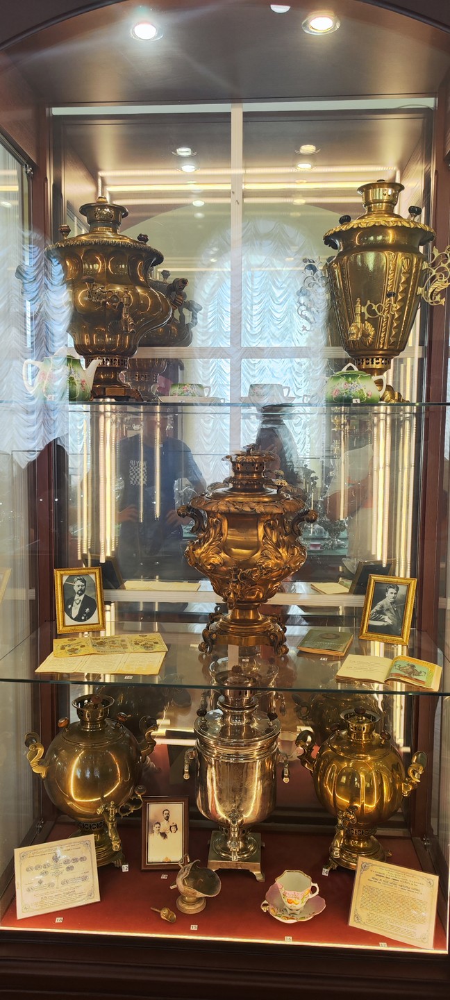 Нам очень повезло с нашим экскурсоводом, это наша вторая экскурсия по Туле с Лилией. (Первая была