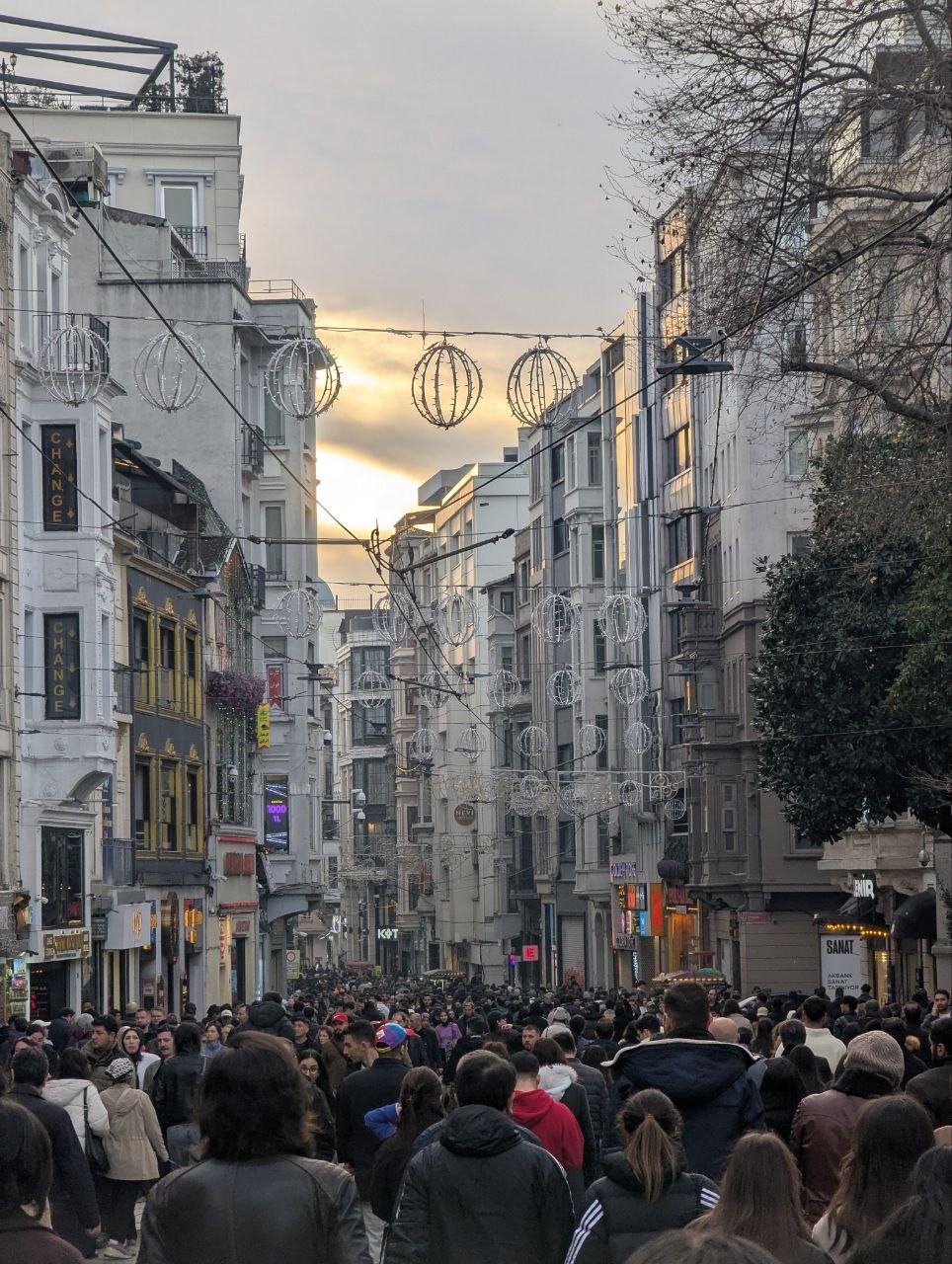 Отличная вышла прогулка! Несмотря на то, что большая часть истории находится в старом городе, новая часть