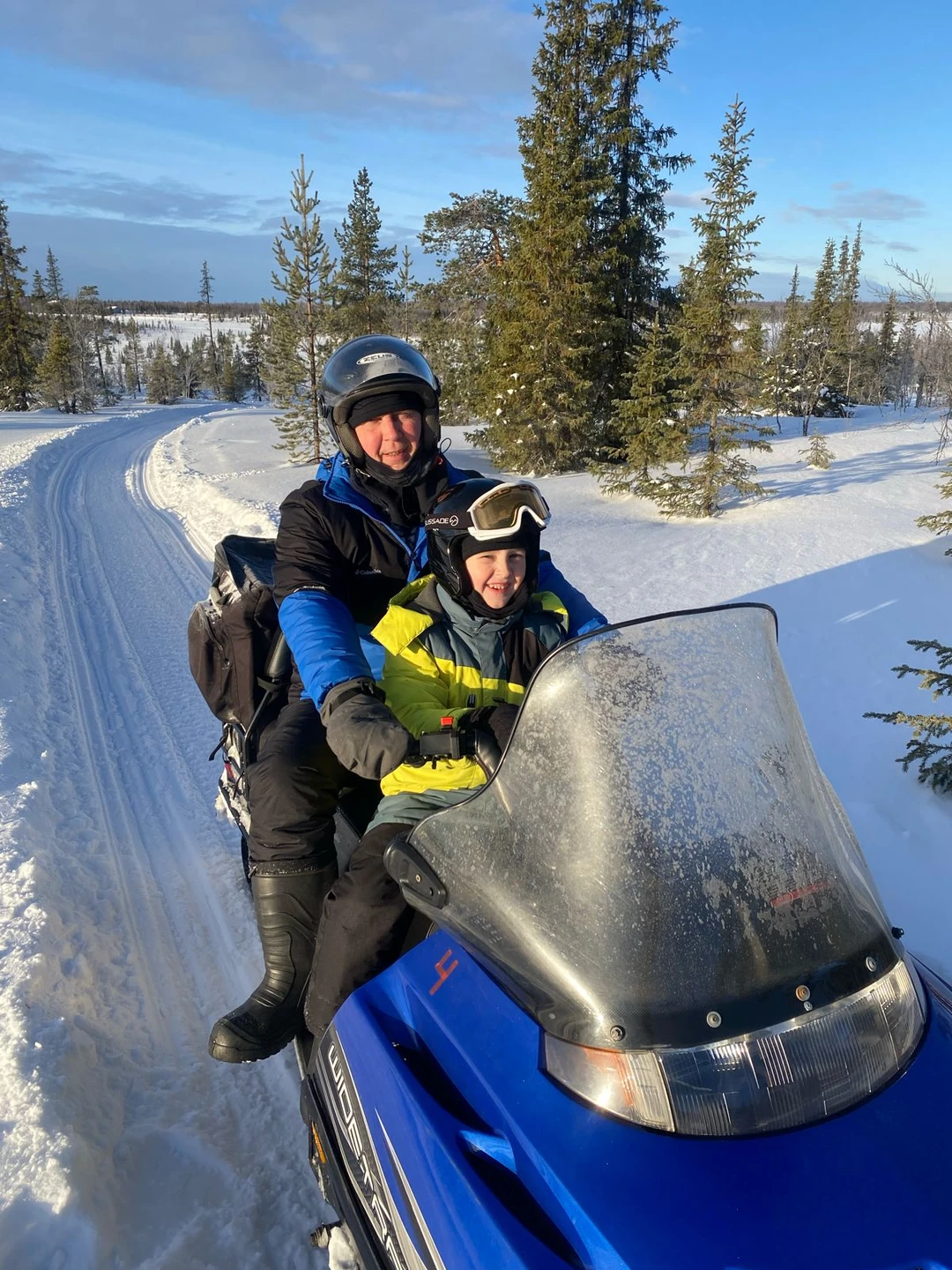 Часовая прогулка на снегоходах в мини-группе (Илья)