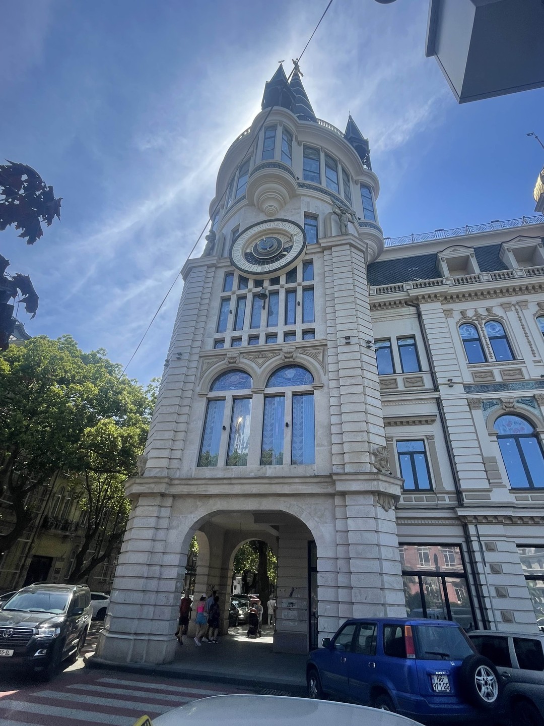 В целом хорошая экскурсия. Пешеходная. Основные достопримечательности старого Батуми входят в программу.