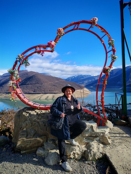 Прекрасное приключение! Миша -отличный рассказчик и очень весёлый человек, всё было просто здоровски! Красивые локации, исчерпывающие